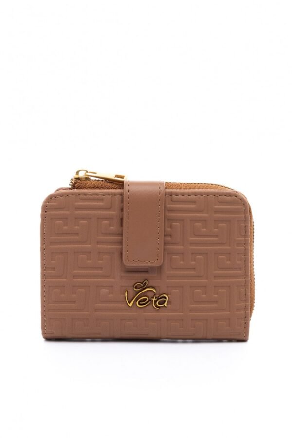 Πορτοφόλι καφέ με ανάγλυφο μαίανδρο.