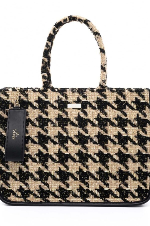 Τσάντα χειρός μπεζ υφασμάτινη σε συνδυασμό με μαύρο pied de poule και χρυσή λεπτομέρεια.