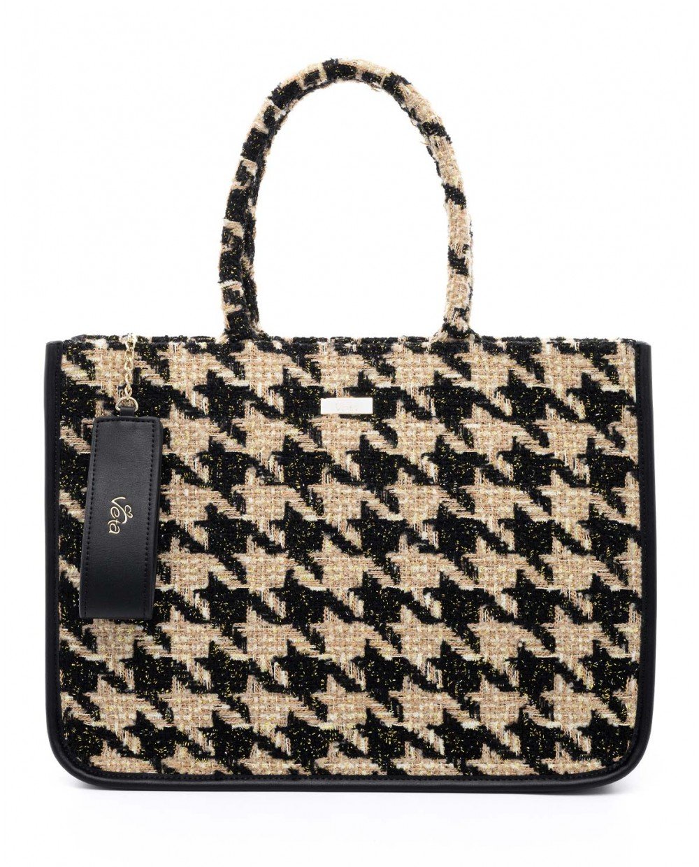 Τσάντα χειρός μπεζ υφασμάτινη σε συνδυασμό με μαύρο pied de poule και χρυσή λεπτομέρεια.
