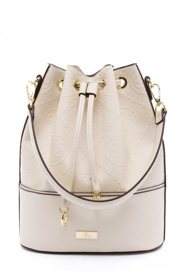 Τσάντα πουγκί μπεζ ανοιχτό σε συνδυασμό με καφέ λεπτομέρεια και ανάγλυφο μοτίβο.