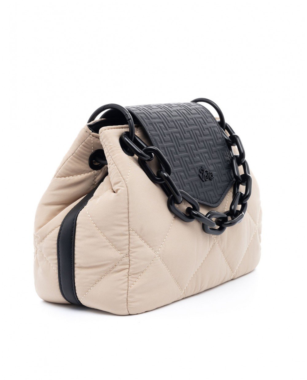 Τσάντα χειρός nylon καπιτονέ μπεζ σε συνδυασμό με μαύρο ανάγλυφο μοτίβο και διακοσμητική αλυσίδα. - Image 3