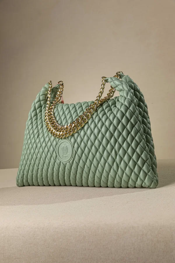 Μακρόστενη μεσαία τσάντα με διπλή αλυσίδα