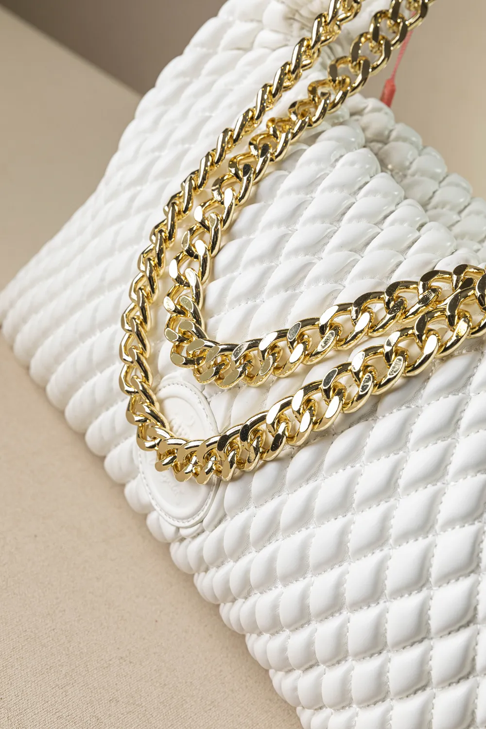 Μακρόστενη μεσαία τσάντα με διπλή αλυσίδα - Image 11