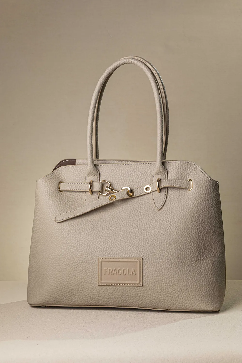 Μεγάλη τσάντα ώμου με εντυπωσιακό μεταλλικό κούμπωμα - Image 3