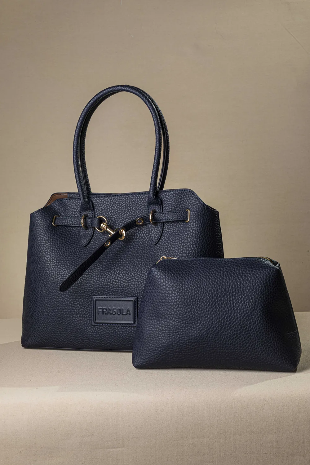 Μεγάλη τσάντα ώμου με εντυπωσιακό μεταλλικό κούμπωμα - Image 8