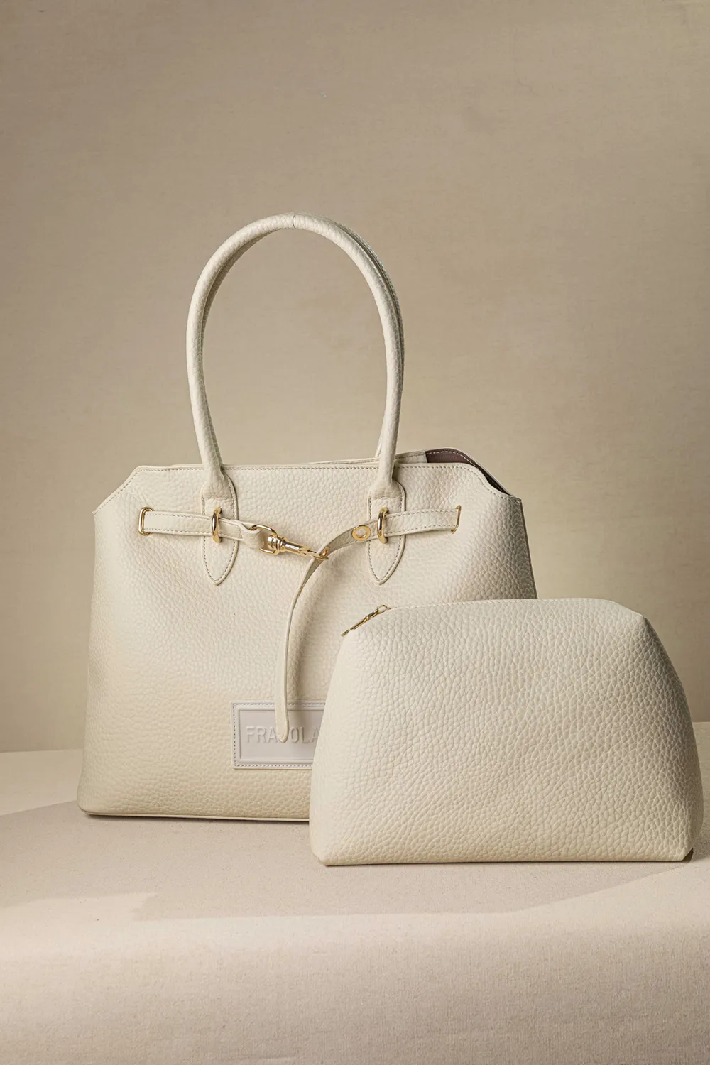 Μεγάλη τσάντα ώμου με εντυπωσιακό μεταλλικό κούμπωμα - Image 11