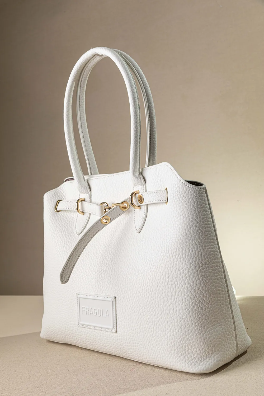 Μεγάλη τσάντα ώμου με εντυπωσιακό μεταλλικό κούμπωμα - Image 22